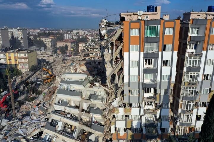 بوی بد زلزله در ترکیه، پیش‌بینی بارش‌های جدید و پایان موج هشتم کرونا در ایران