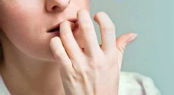 علت جویدن ناخن چیست؟ و چگونه درمان می شود؟
