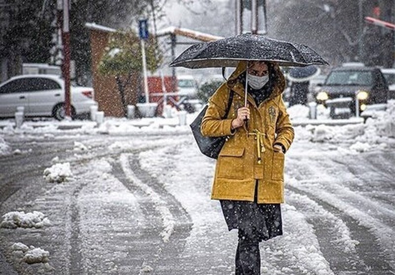 هواشناسی ۱۴۰۲/۱۰/۱۸؛ آغاز بارش برف و باران در غرب و شمال‌غرب / تداوم آلودگی هوا در شهر‌های صنعتی و پرجمعیت