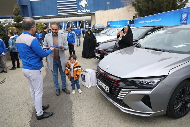 اولین خودرو‌های وارداتی ایران‌خودرو تحویل مشتریان شد