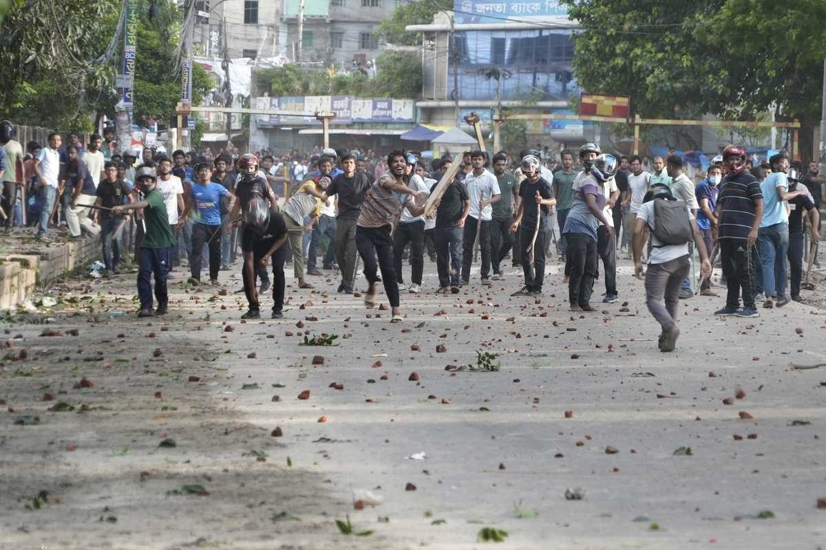 اعتراضات خونین دانشجویی در بنگلادش: درگیری‌ها با پلیس و تعطیلی دانشگاه‌ها بر سر نظام سهمیه‌بندی