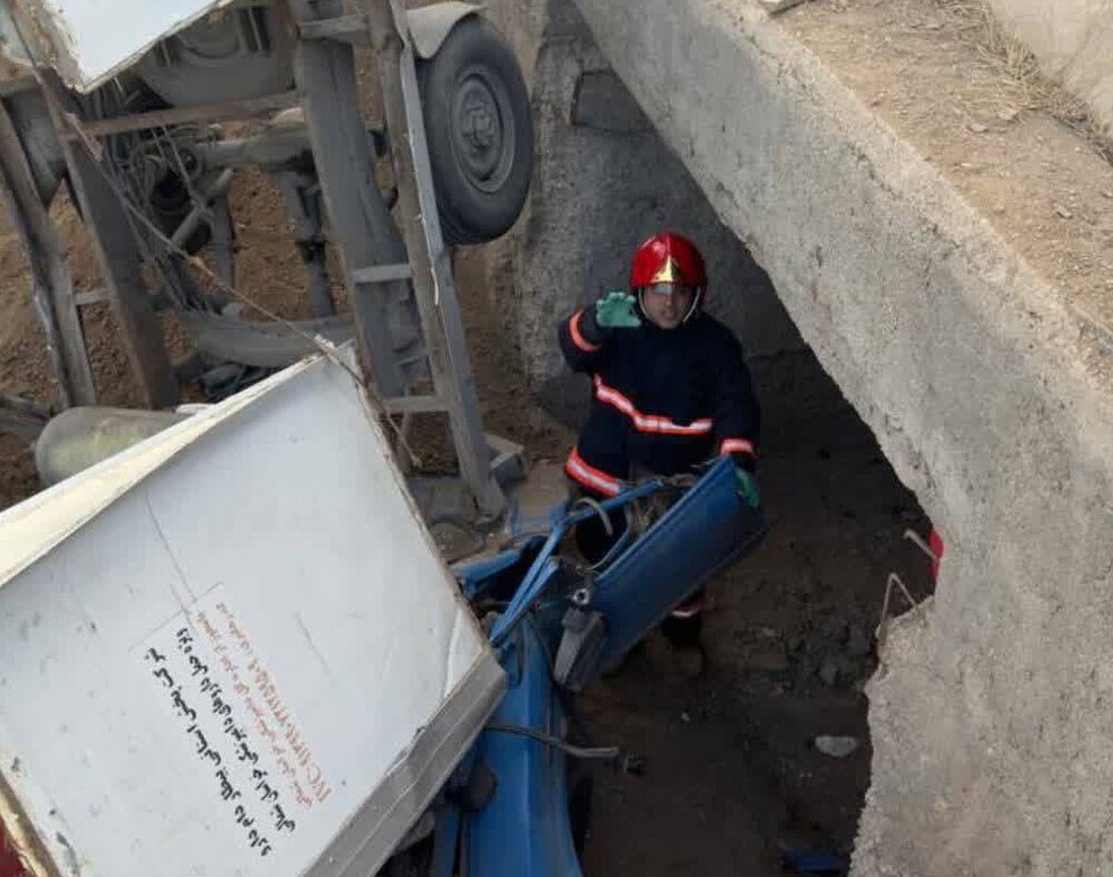 سقوط خودرو به کانال آب در محور سمنان به دامغان جان یک نفر را گرفت