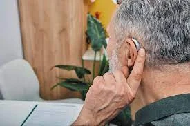 آیا سمعک وزوز گوش را درمان می کند؟