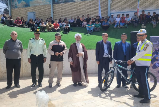 همایش پیاده روی در بویین زهرا برگزار شد همایش پیاده روی در بویین زهرا برگزار شد