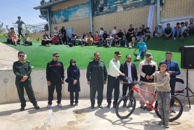 همایش پیاده روی در بویین زهرا برگزار شد